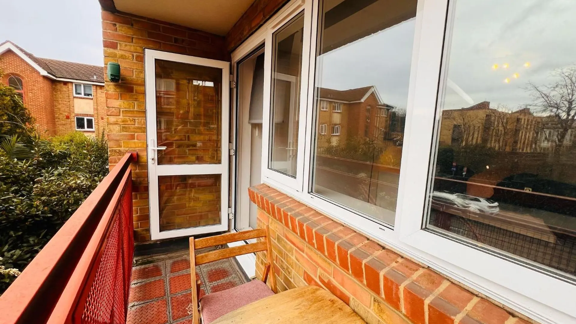 Apartment Charming 3-Bedroom, Bow, London