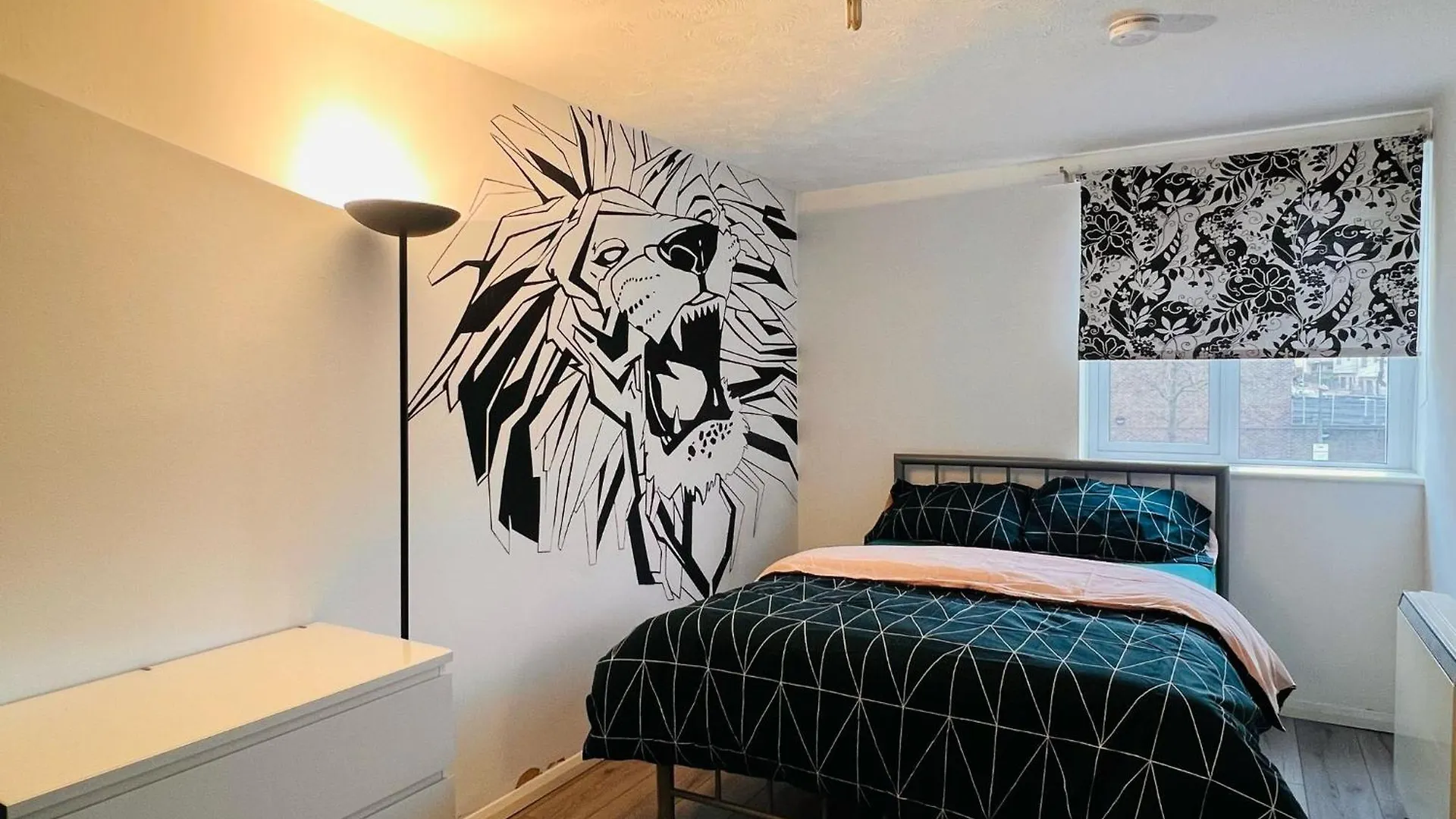 Charming 3-Bedroom, Bow, London