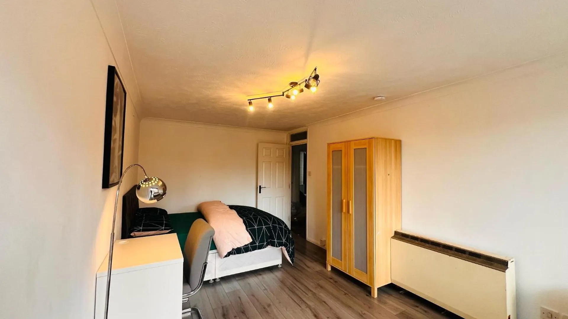 Charming 3-Bedroom, Bow, London United Kingdom
