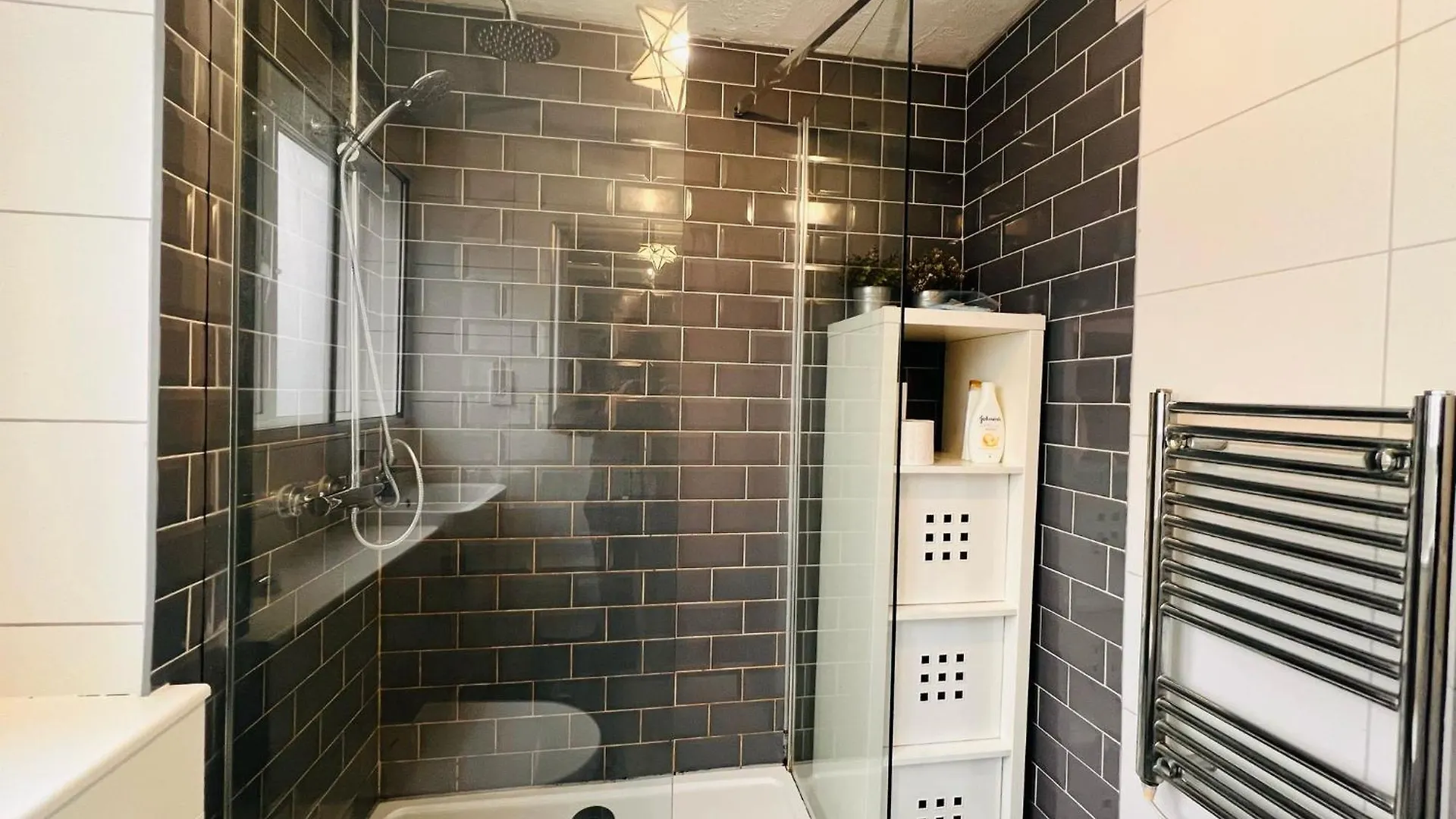 Charming 3-Bedroom, Bow, London