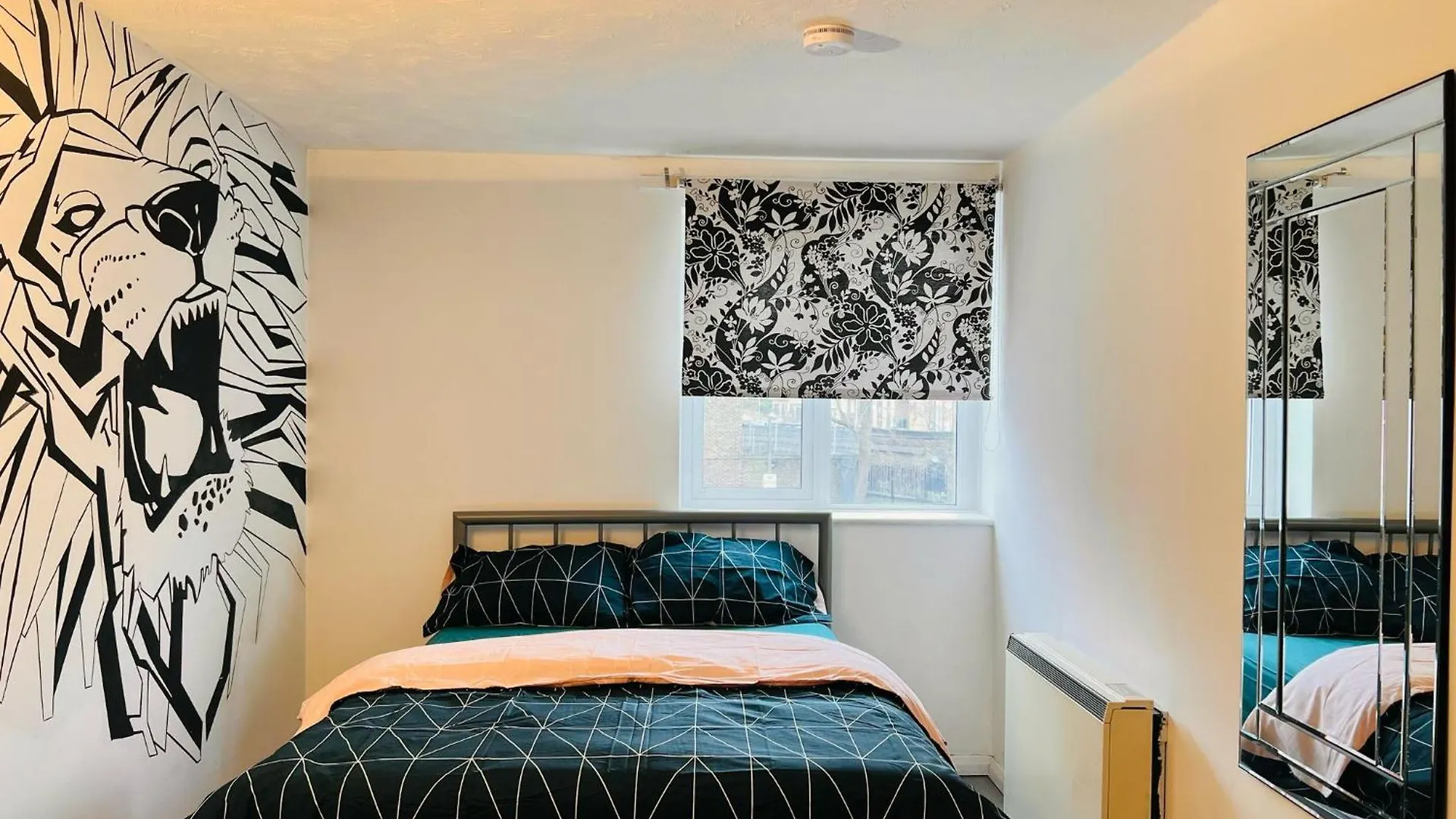 Charming 3-Bedroom, Bow, London 0*,  United Kingdom