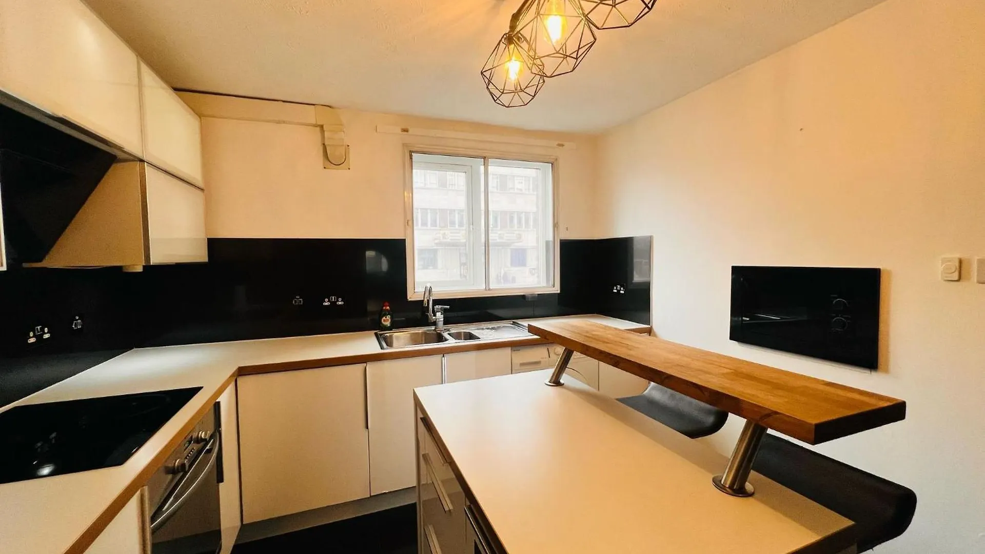 Charming 3-Bedroom, Bow, London