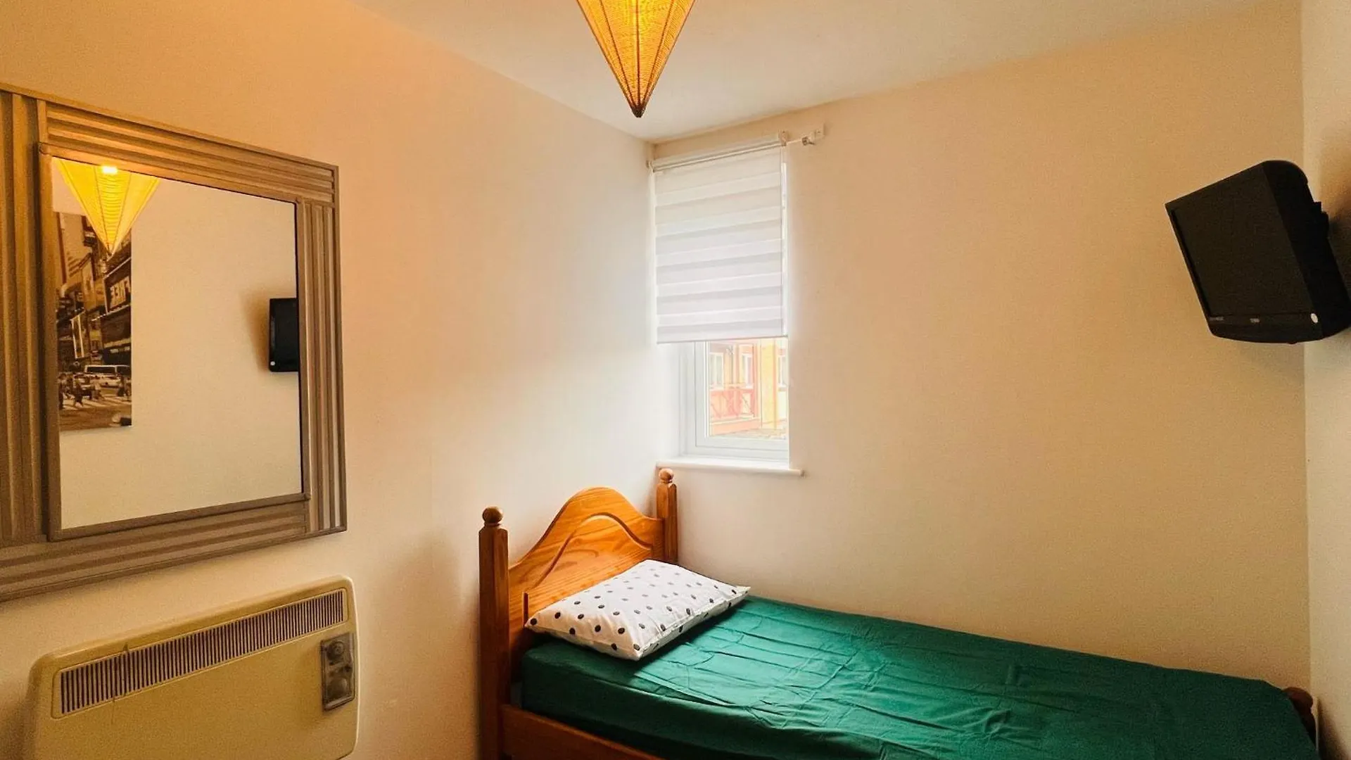 Charming 3-Bedroom, Bow, London Apartment