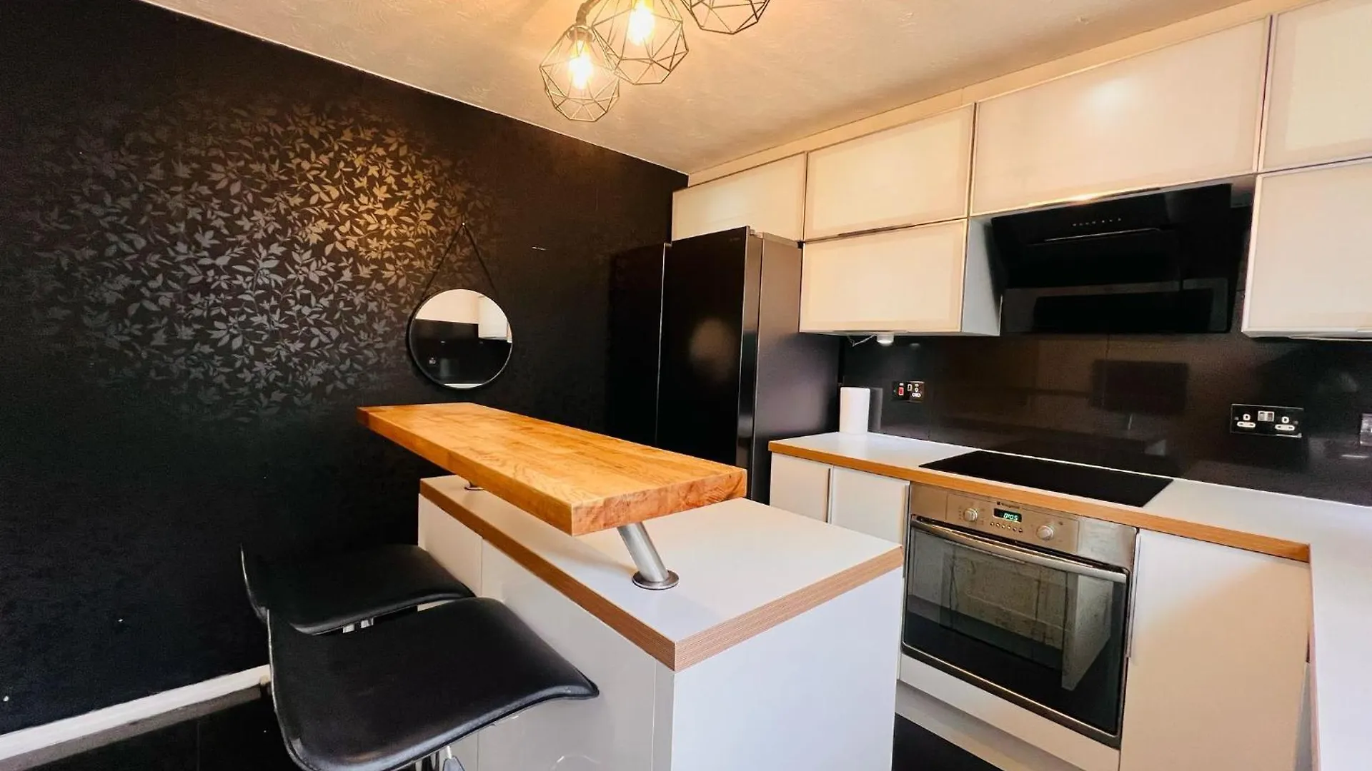 Charming 3-Bedroom, Bow, London