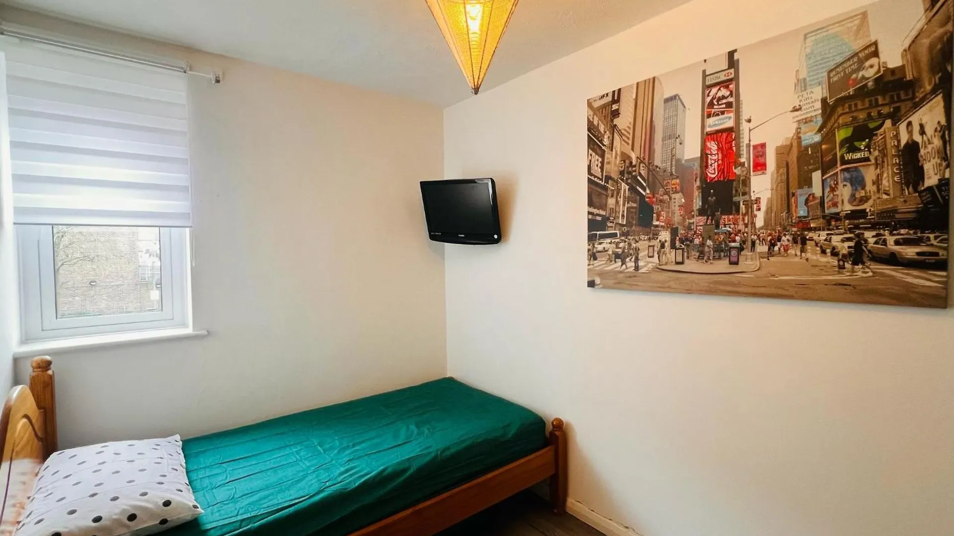 Apartment Charming 3-Bedroom, Bow, London